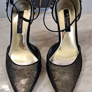 Nina shoes gold an black